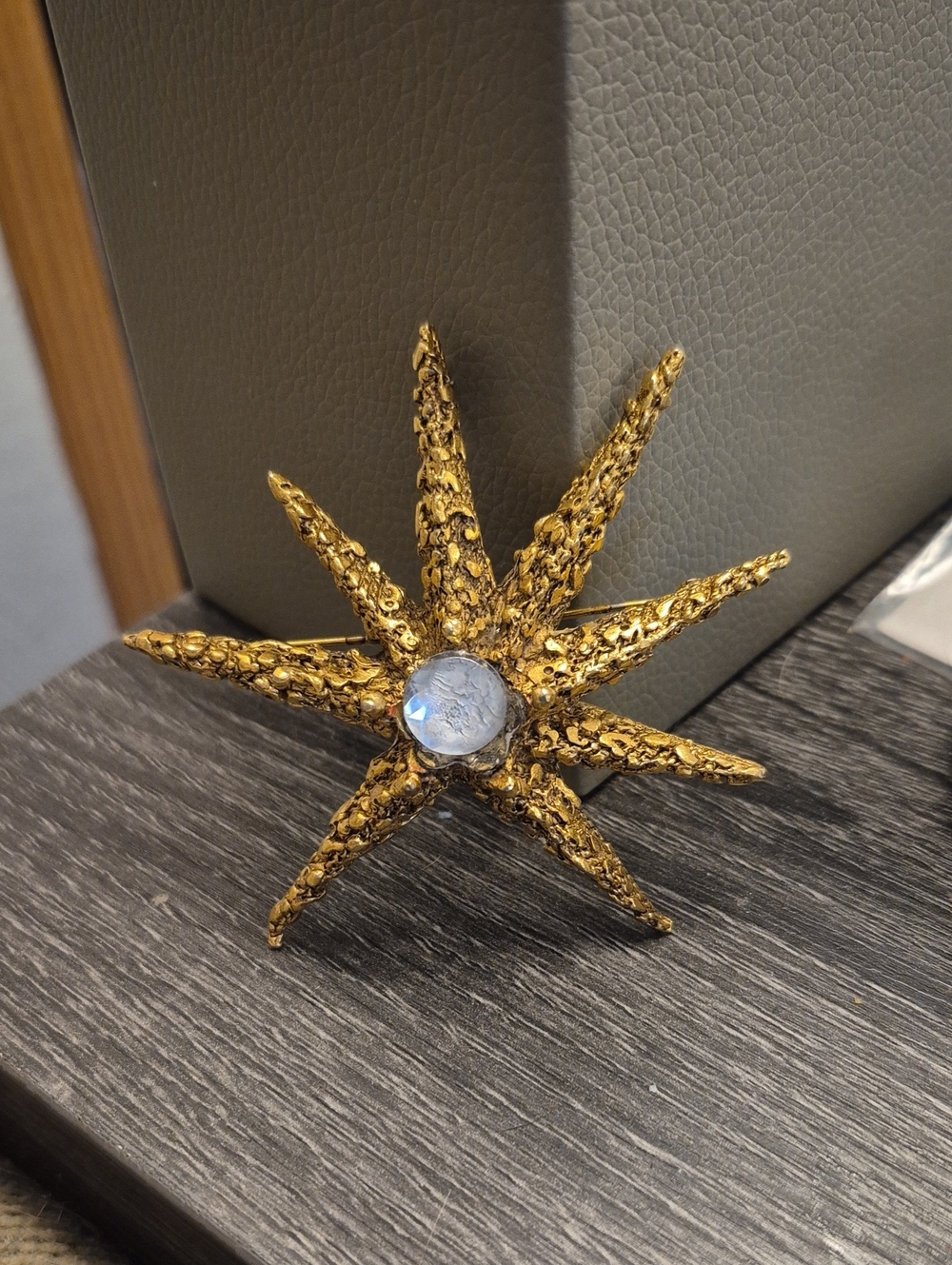 Capri Vintage Sun Starburst Gold Tone Clear Acrylic Cabochon Brooch Pendant